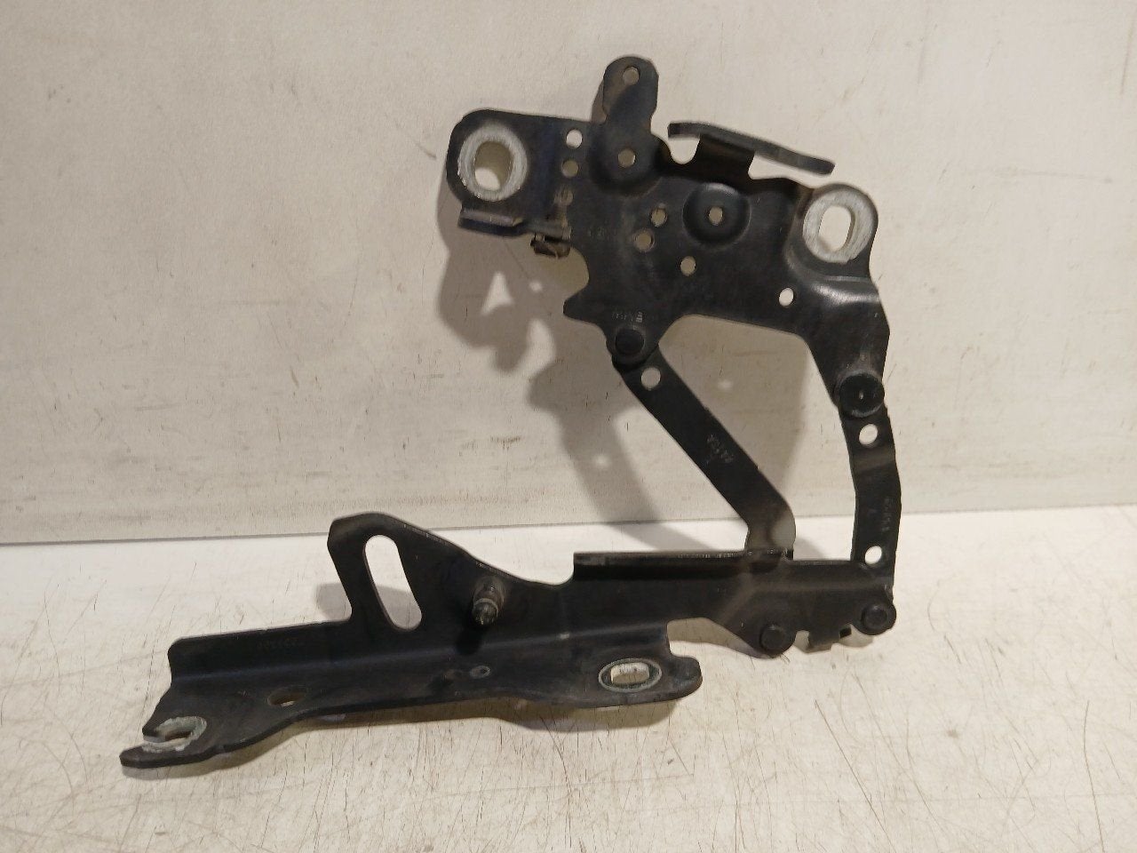 Motorkapscharnier links BMW 4 serie, Onderdelen@venauto.nl, Van der Ven Autorecycling B.V., Gebruikt, Ettenseweg 76, 4706 PB Roosendaal, The Netherlands