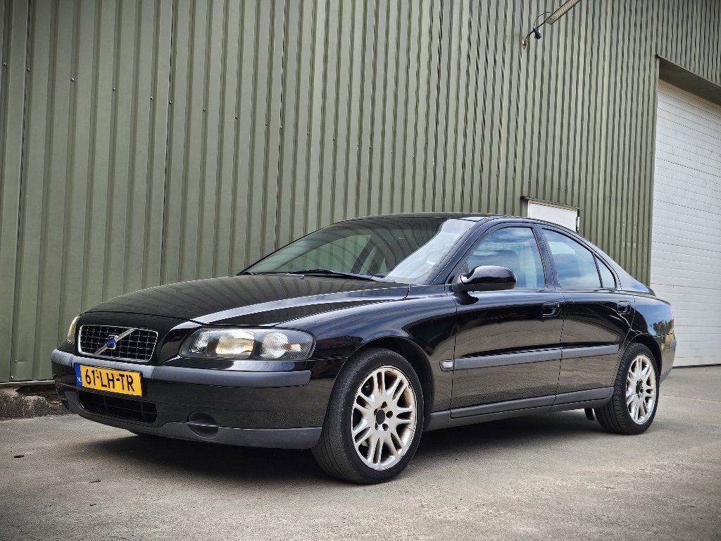 Volvo S60 2.4 140PK AUT 2003 | Trekhaak | APK maart '27, Auto's, Volvo, Metallic lak, S60, Zwart, Bedrijf