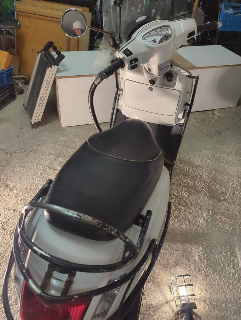 Foto 6 van Kymco Like scooter uit 2012 - Goed onderhouden
