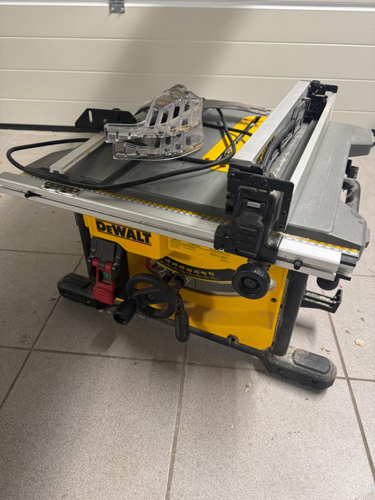Dewalt DWE7485 Zaagtafel met toebehoren, Doe-het-zelf en Verbouw, Gereedschap | Zaagmachines, Zo goed als nieuw, Cirkelzaag, 1200 watt of meer