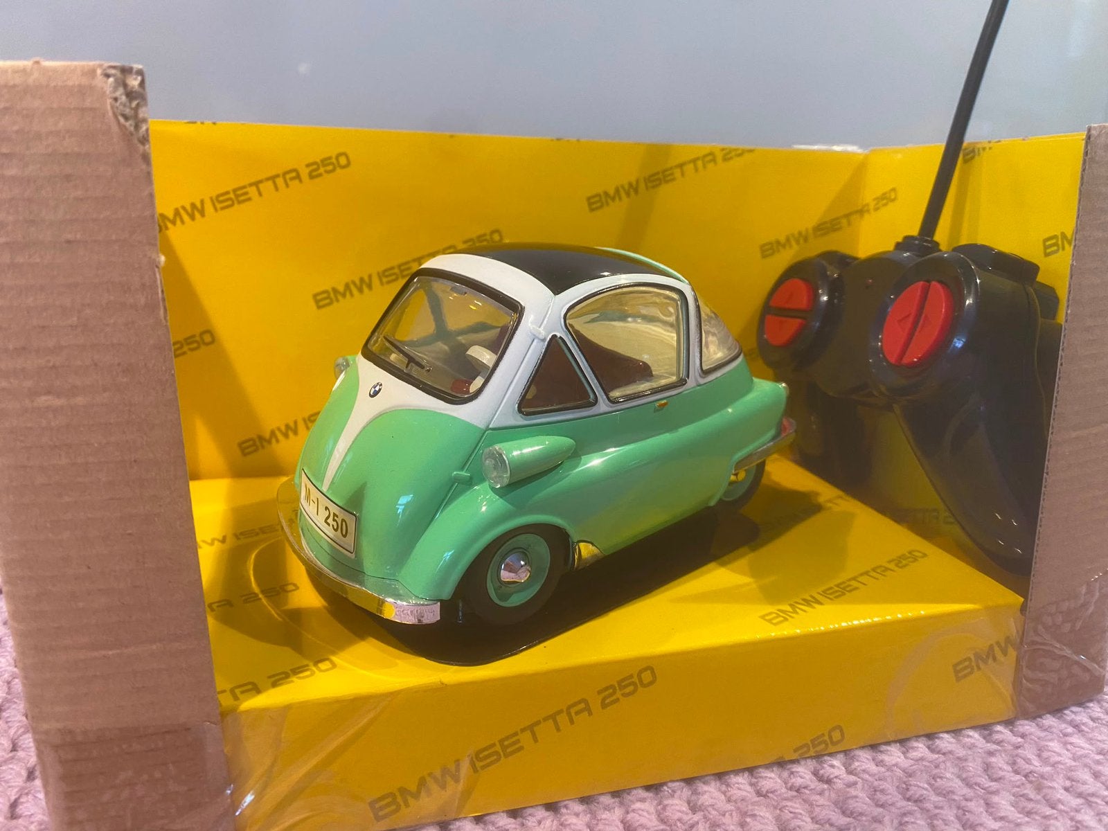Bmw isetta 250 radio control, Hobby en Vrije tijd, Modelbouw | Radiografisch | Auto's, Ophalen of Verzenden, Zo goed als nieuw