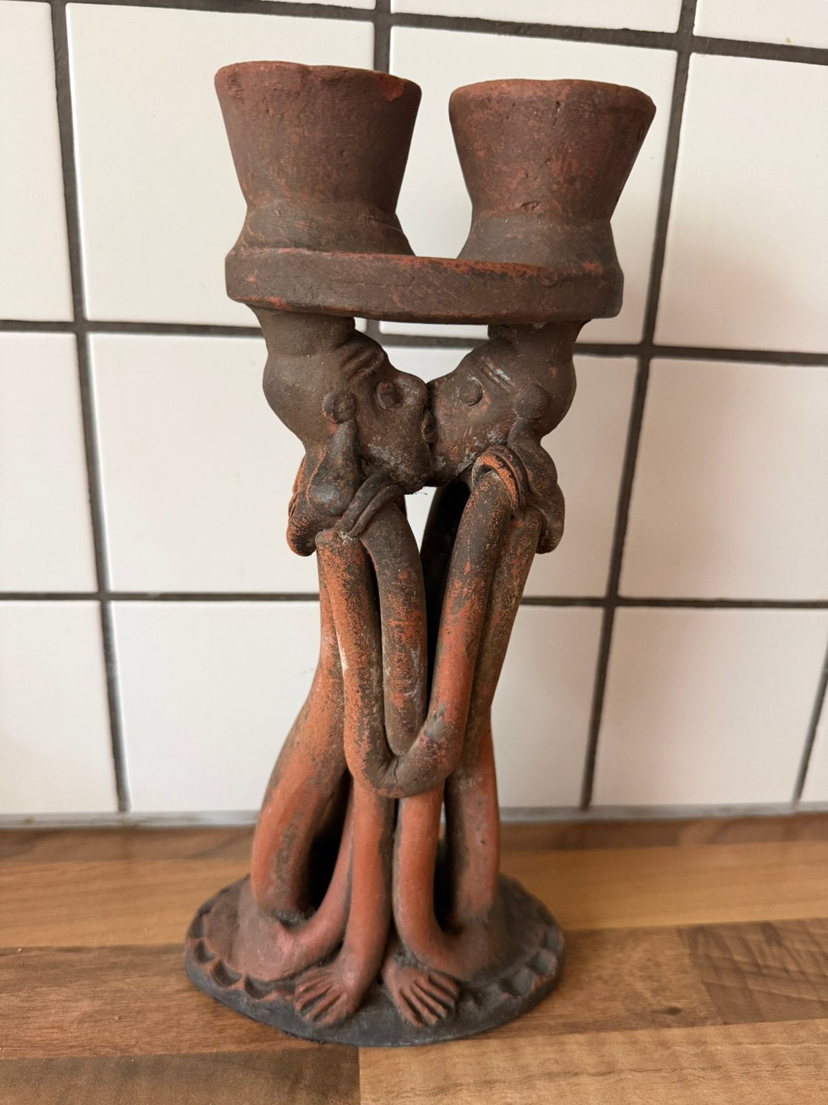 Terracotta beeldje ‘het licht gedragen door liefde’, Antiek en Kunst, Ophalen of Verzenden