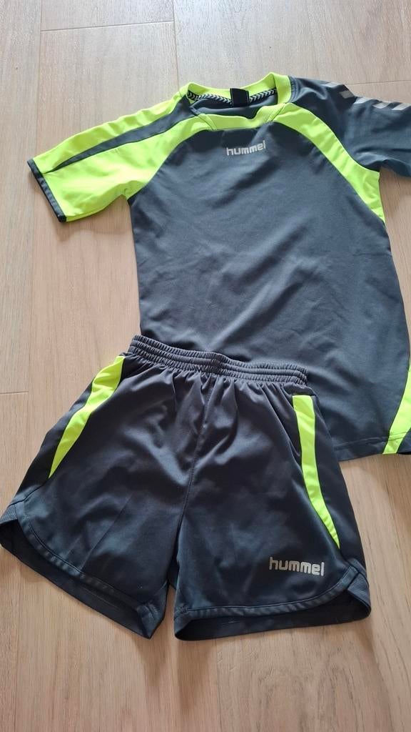 Hummel voetbaltenue gymsetje sportkleding maat 134, Ophalen of Verzenden, Jongen of Meisje, Sport- of Zwemkleding