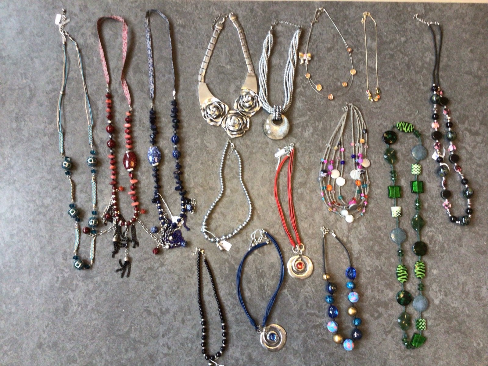 Grote partij sieraden: kettingen, oorbellen, armbanden, ring, Overige kleuren, Nieuw, Ophalen of Verzenden, Overige materialen