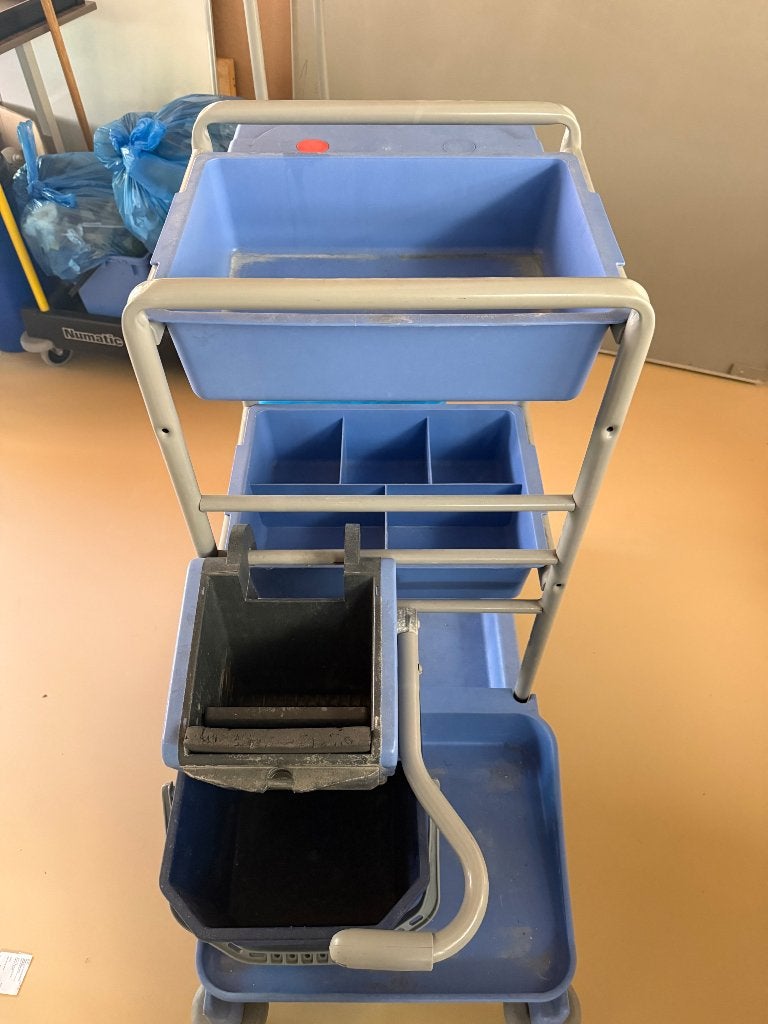Schoonmaak kar, Ophalen