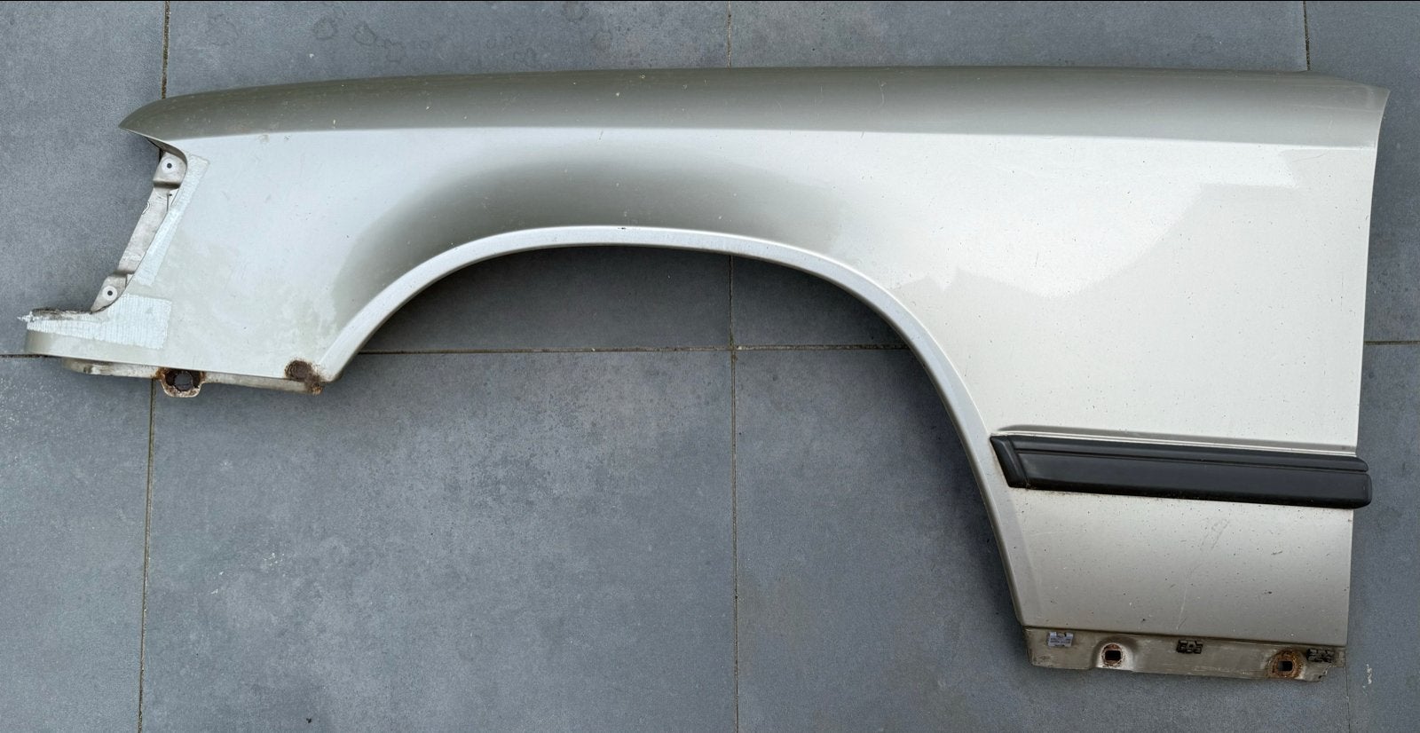 Spatbord Mercedes-Benz W124 (Gebruikt), Auto-onderdelen, Carrosserie en Plaatwerk, Ophalen, Gebruikt, Voor, Mercedes-Benz