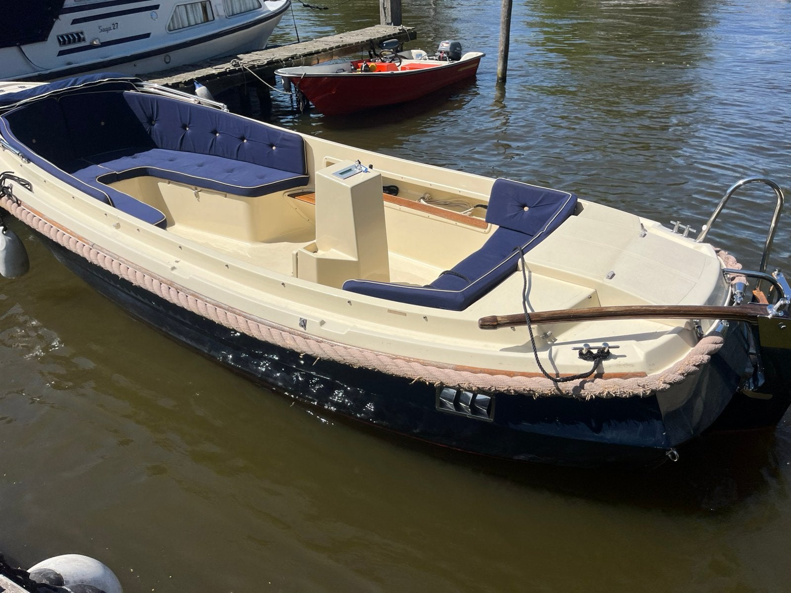 Pachtige elektrisch aangedreven clever 565 polyester sloep, Watersport en Boten, Sloepen, Ophalen of Verzenden, Zo goed als nieuw