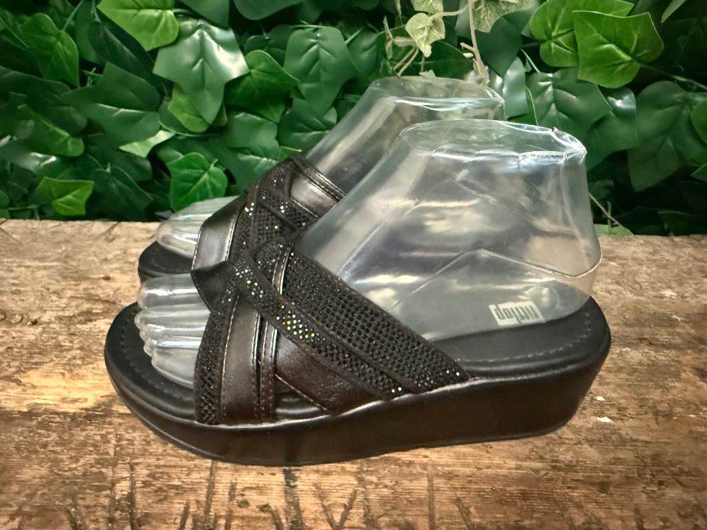 Nieuwe slippers van Fitflop maat 37, Zwart, Nieuw, Ophalen of Verzenden, Fitflop