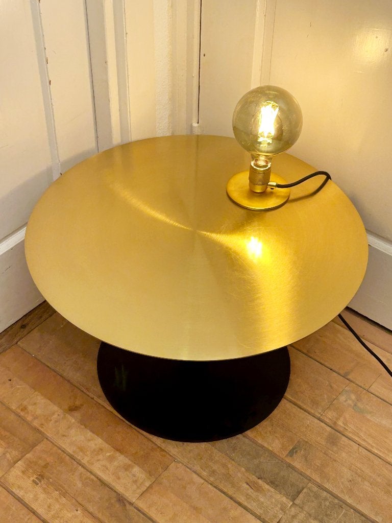 Luxe goudkleurige/messing metalen bijzettafel + designlamp, Ophalen, Minder dan 45 cm, Hotel Chic / Japandi, Gebruikt