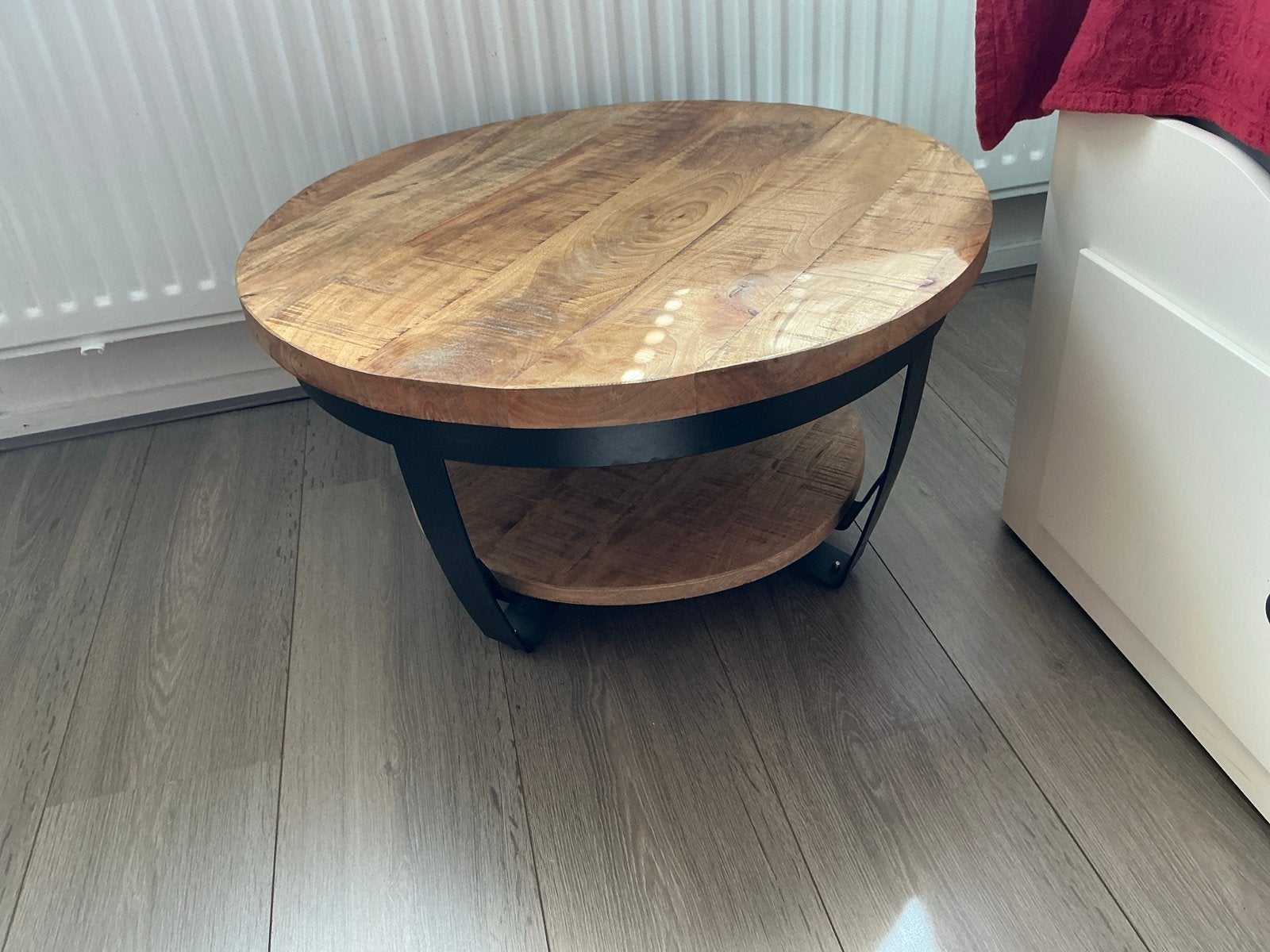 Ronde salontafel van mangohout en metaal, Huis en Inrichting, Tafels | Bijzettafels, Ophalen, Minder dan 45 cm, Rond, 55 tot 75 cm