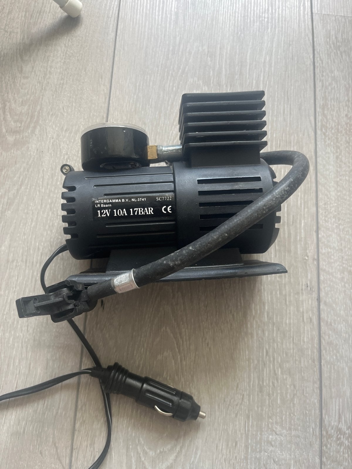 Compacte 12V Compressor voor Sigarettenplug - 17 bar, Doe-het-zelf en Verbouw, Compressors, Gebruikt, 10 bar of meer, Minder dan 25 liter