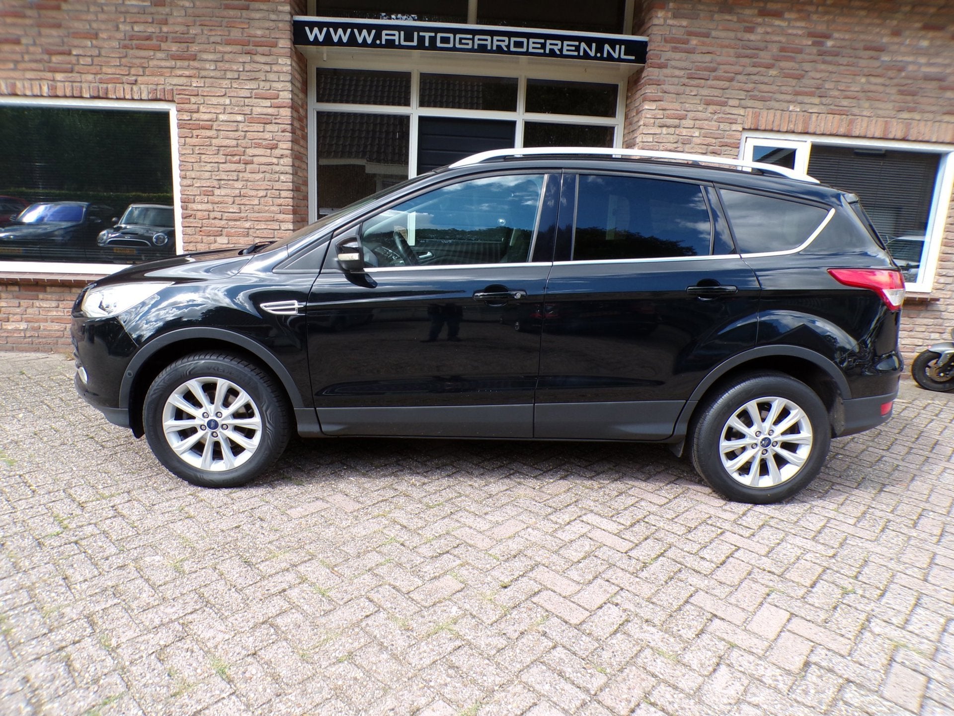 Ford Kuga 1.5 Titanium, 4 cilinders, Leder en Stof, Zwart, Origineel Nederlands