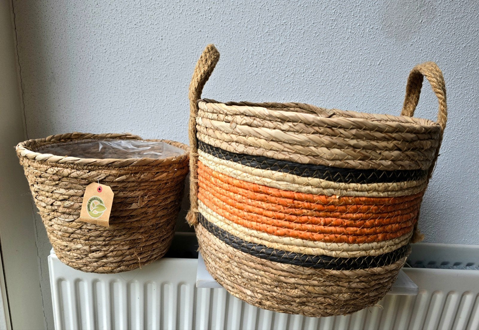 Twee stijlvolle, gevlochten manden/plantenmand, Ophalen of Verzenden, Rond, Overige materialen