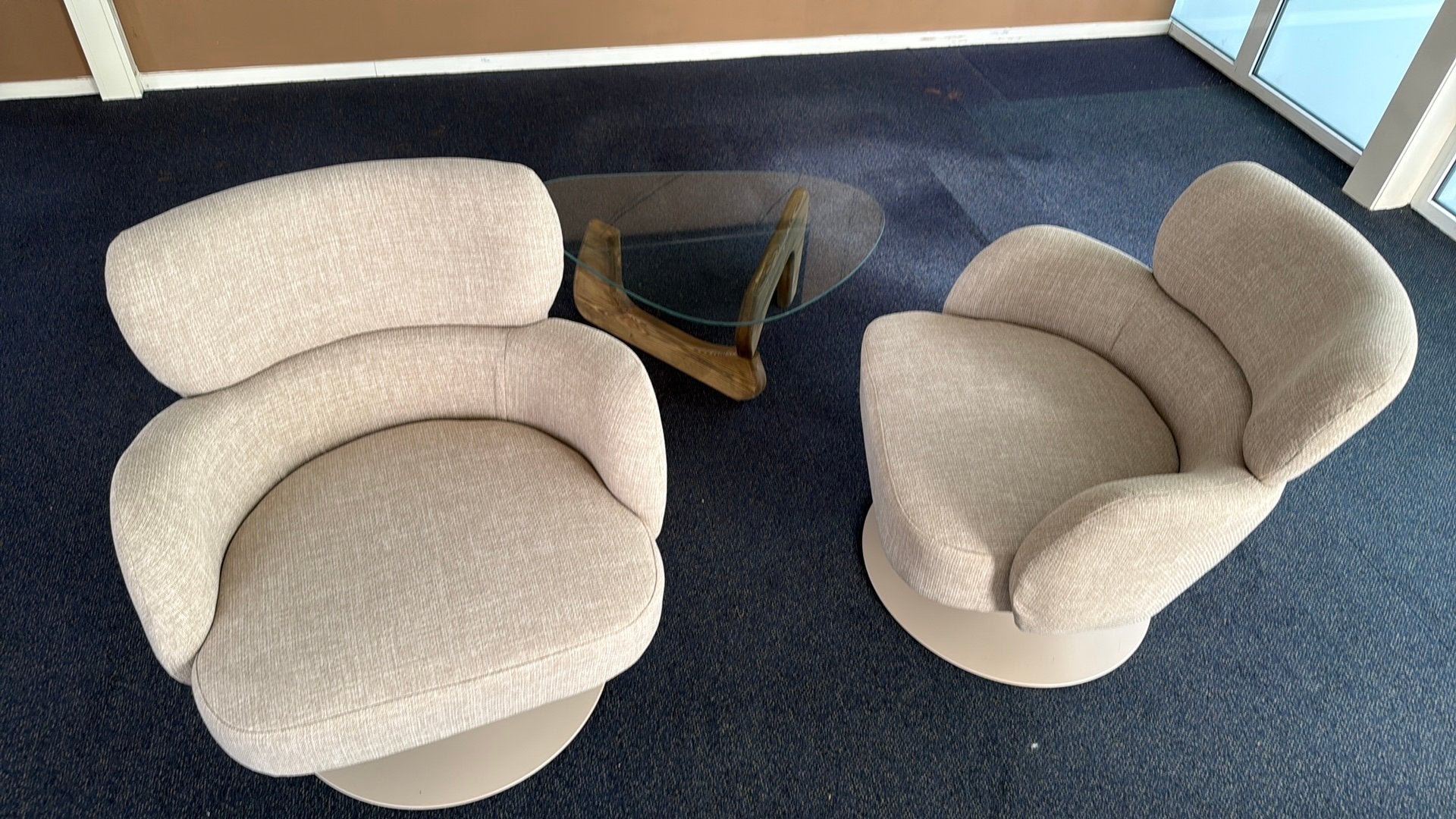 2 stoelen met bijbehorende salontafel, Ophalen, Zo goed als nieuw, Stof