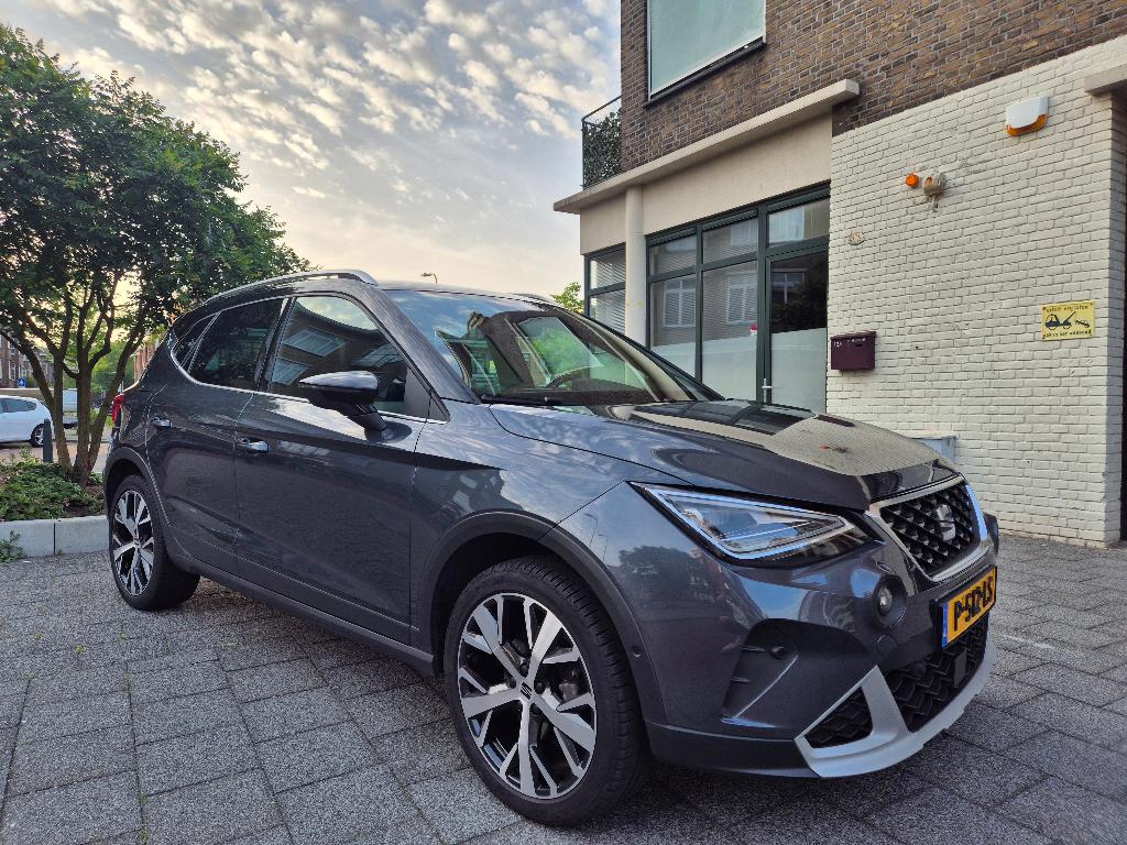 SEAT Arona 1.0 TSI Xperience 2022 Magnetic Tech Grey / Grijs, Auto's, Seat, Voorwielaandrijving, 1114 kg, 95 pk, Lichtsensor
