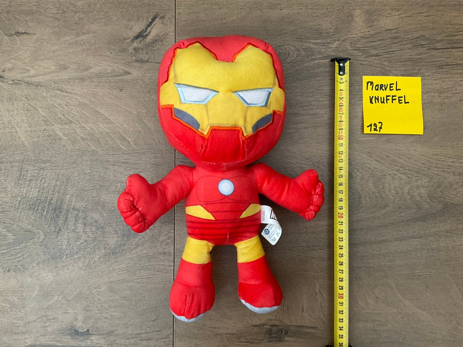 Nieuwe zgan Marvel knuffel ca 30cm rood geel pluche, Ophalen, Overige figuren, Nieuw, Beeldje of Figuurtje