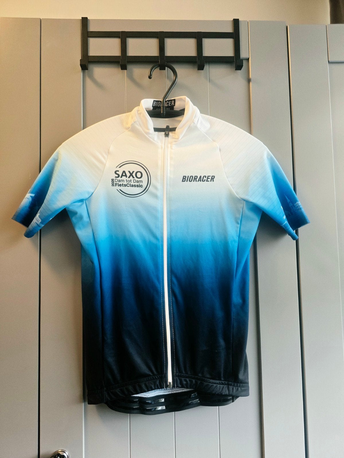 Official Saxo Dam tot Dam 2026 women's cycling Jersey XS, Bioracer, Wit, Ophalen of Verzenden, Maat 34 (XS) of kleiner