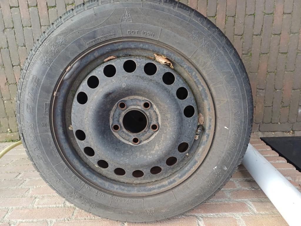 Winterbanden met velgen 195/65R15 95T XL, Ophalen, Gebruikt, 15 inch, Banden en Velgen