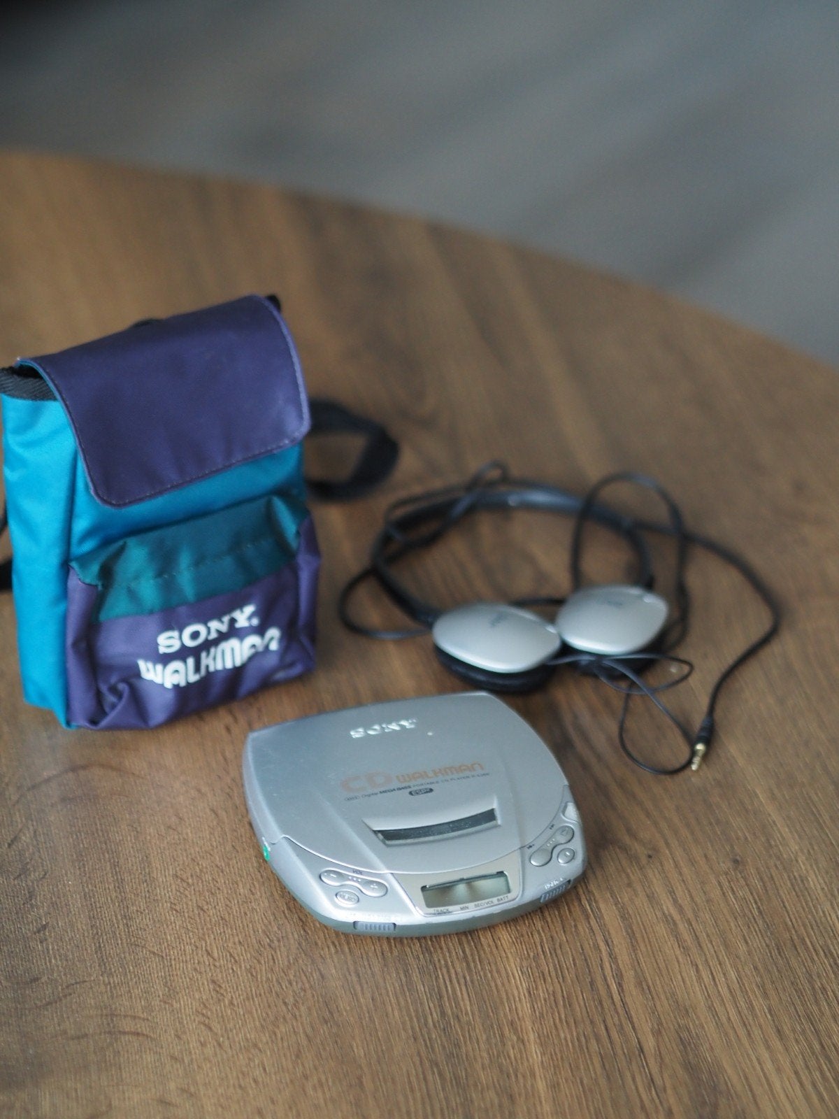 Sony Discman met zeldzaam hoesje en koptelefoon, Ophalen of Verzenden, Discman