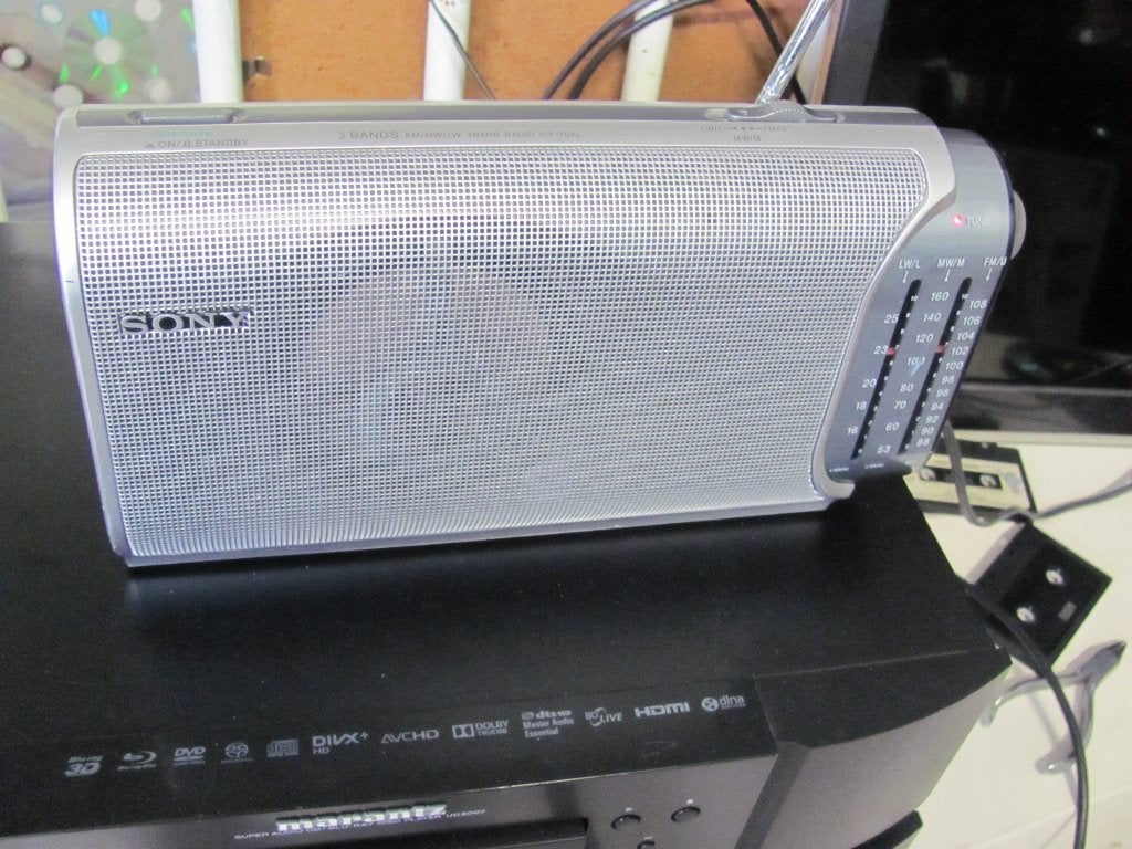 SONY 3 bands fm/mw/lw 3band radio icf-704l, Ophalen of Verzenden, Zo goed als nieuw, Radio
