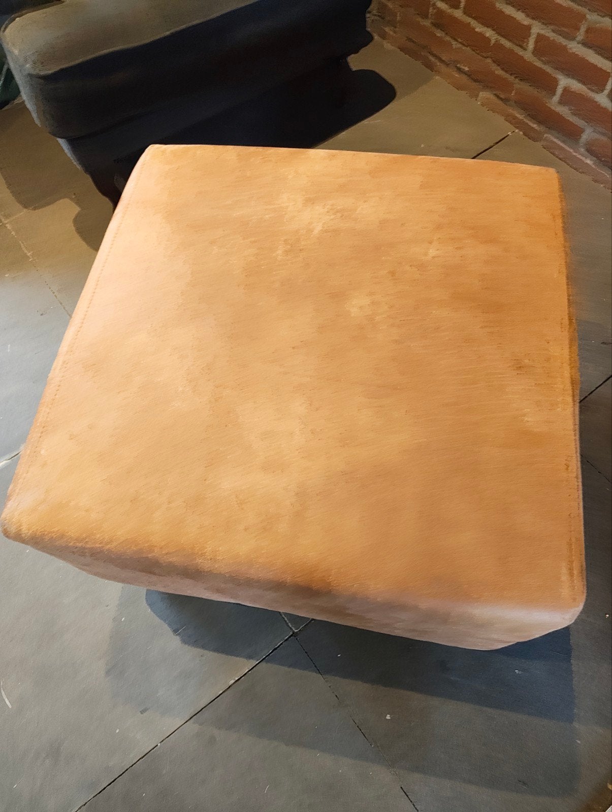 Hocker/poef/voetenbank cognac leer, Huis en Inrichting, Banken | Voetenbanken en Poefen, Ophalen, Leer, Zo goed als nieuw, 50 tot 75 cm