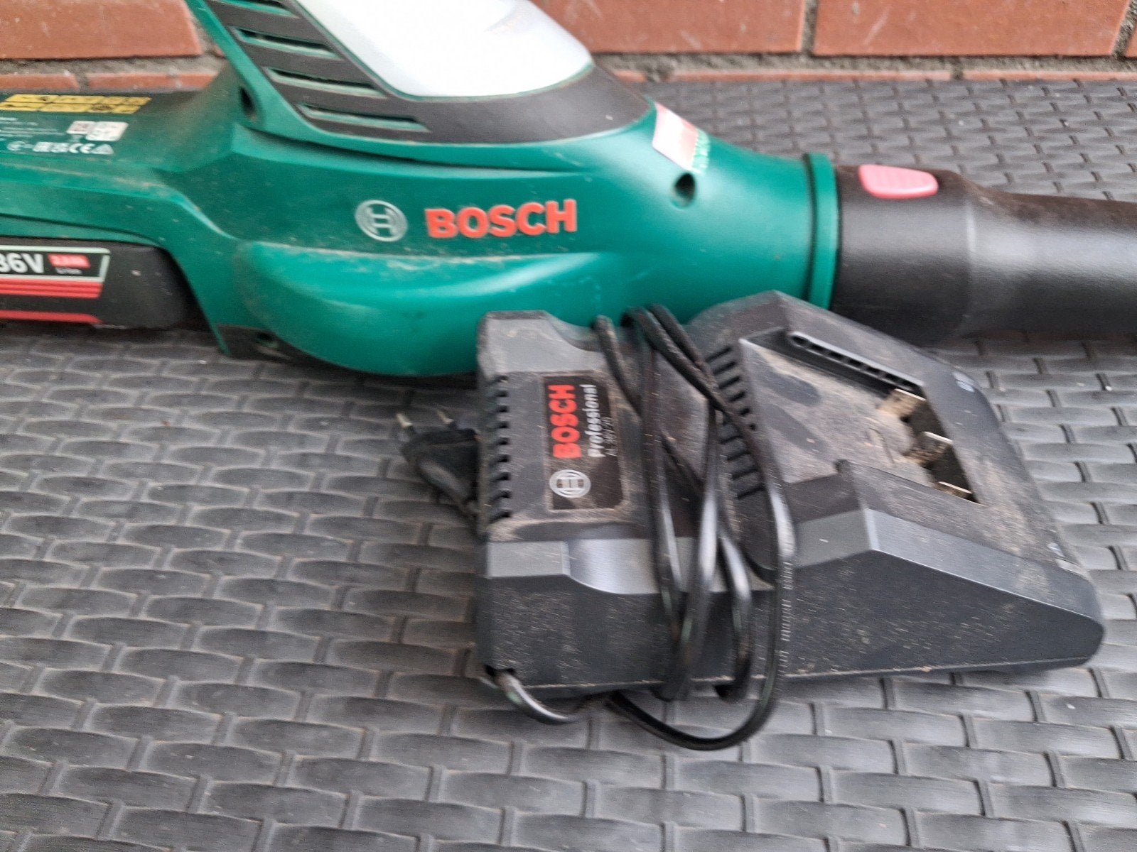 Bosch 36V Accu Bladblazer met Lader en Accu, Gebruikt, Ophalen of Verzenden, Bosch, Accu