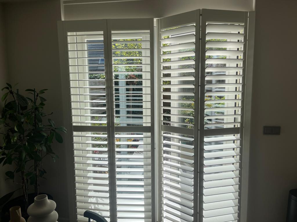 Witte shutters voor ramen of deuren, Ophalen, 200 cm of meer, Wit, Zo goed als nieuw