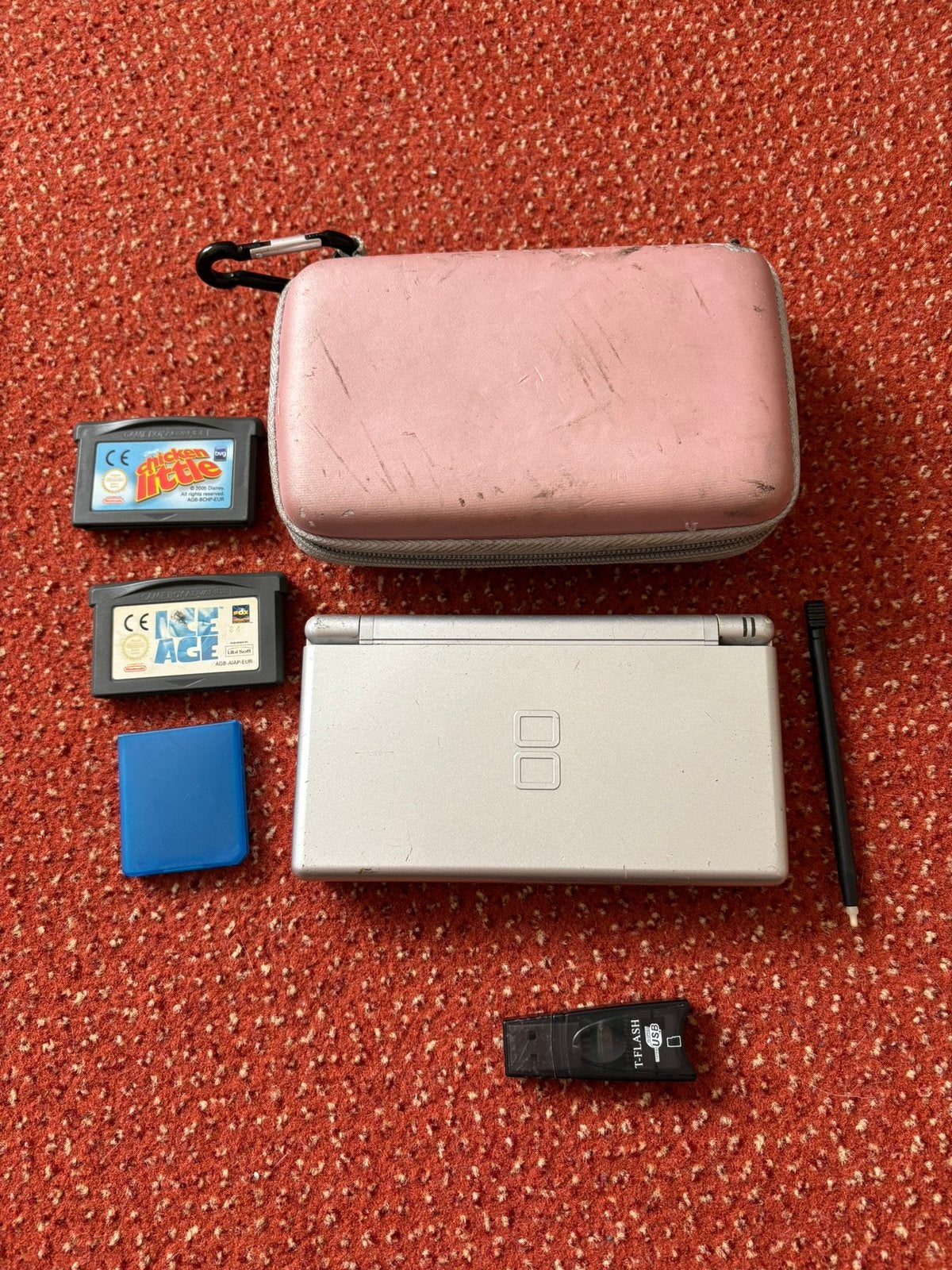 Nintendo DS lite met hoesje en games, Spelcomputers en Games, Spelcomputers | Nintendo DS, Ophalen of Verzenden, Zo goed als nieuw