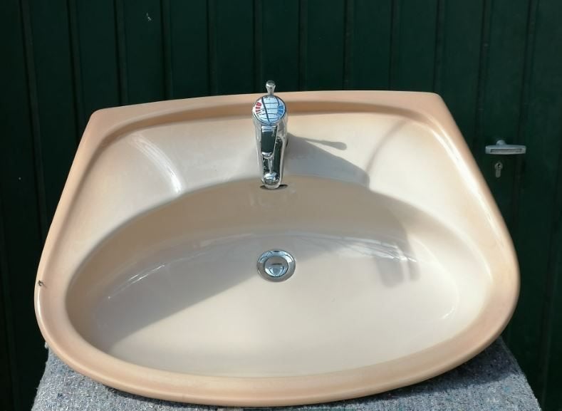 vintage wastafel lavabo 2 kleurtinten 70er, Doe-het-zelf en Verbouw, Sanitair, Ophalen, Zo goed als nieuw, Steen, Wastafel