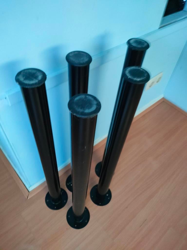 5 zwarte metalen tafelpoten, 70 cm hoog, Ø 5-6 cm, Ophalen