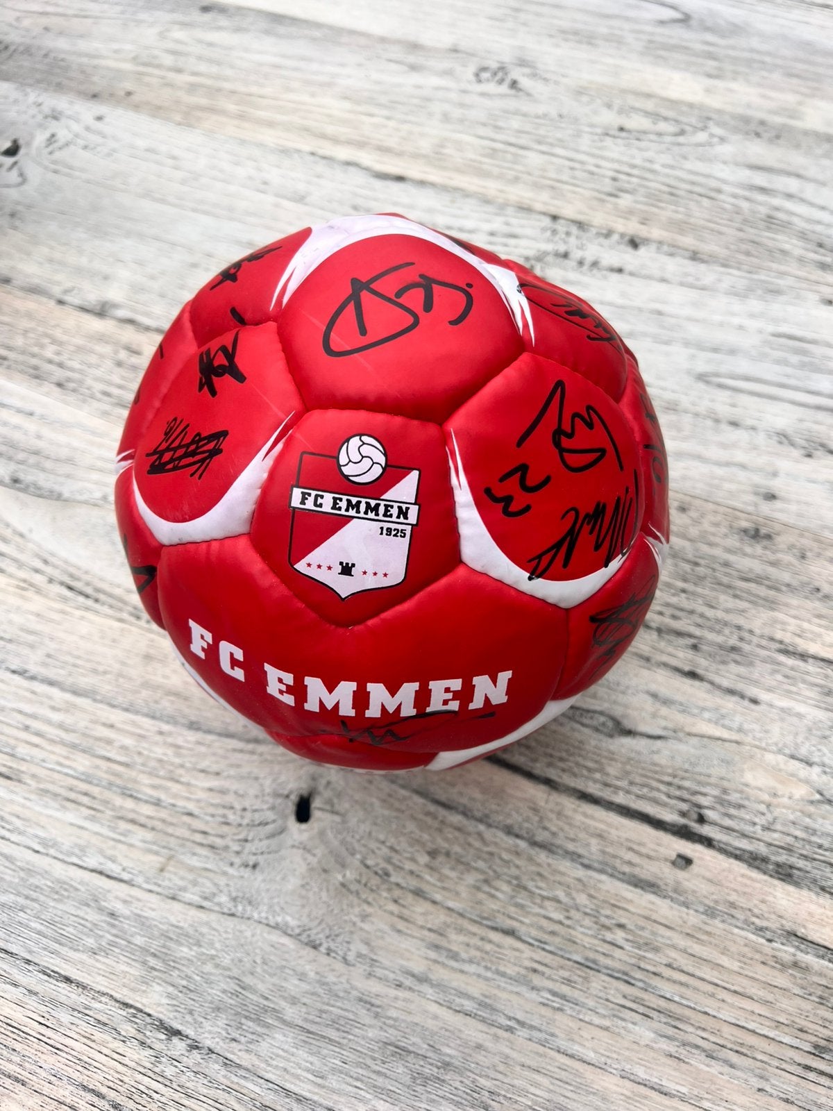 Gesigneerde fc emmen bal seizoen 21/22, Sport en Fitness, Voetbal, Maat XL, Ophalen of Verzenden, Zo goed als nieuw, Bal