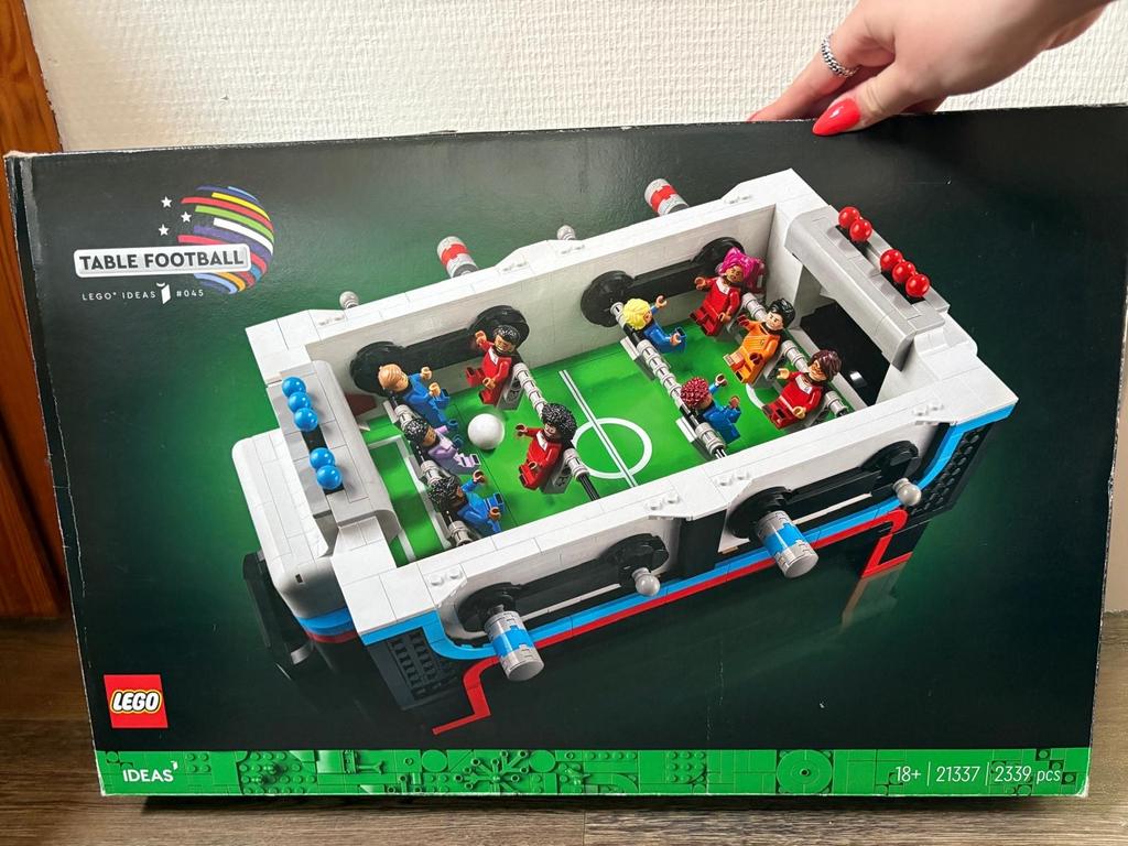 LEGO Ideas 21337 Tafelvoetbal - Geopend en teruggestopt, Ophalen of Verzenden, Zo goed als nieuw, Jongen of Meisje