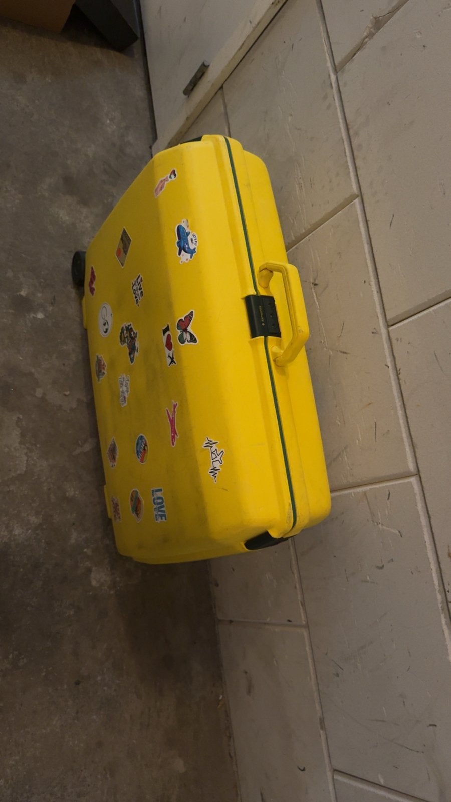 Gele Samsonite Koffer met Wieltjes en Slot, Ophalen, Gebruikt, 50 tot 60 cm, Hard kunststof