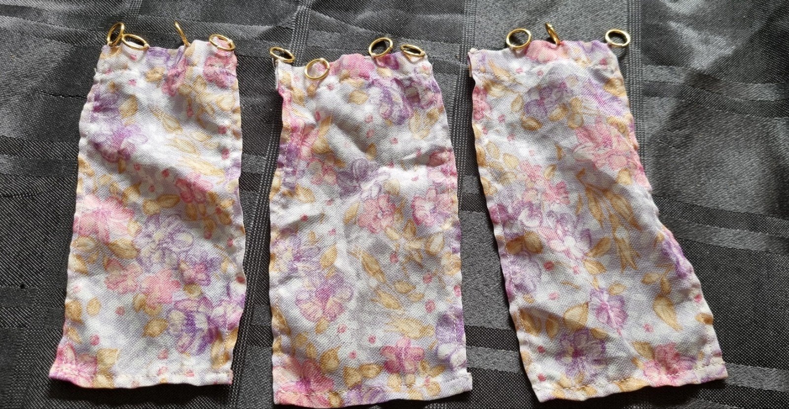 Poppenhuis gordijnen met bloemenprint, Verzamelen, Ophalen of Verzenden, Gebruikt, Textiel