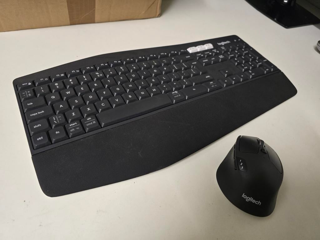 Logitech ergonomisch toetsenbord & muis setje - bluetooth!, Ophalen of Verzenden, Zo goed als nieuw, Ergonomisch