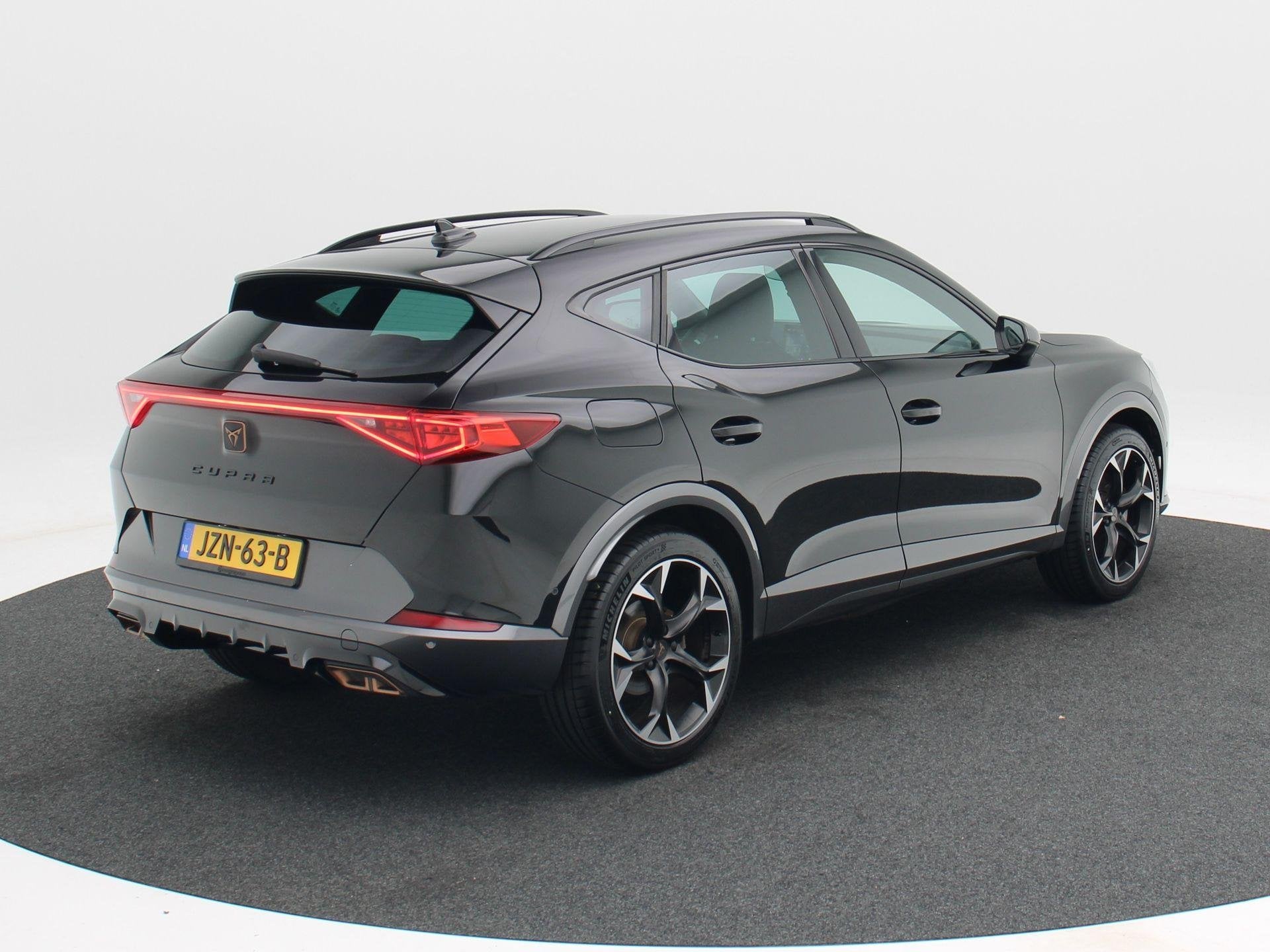 CUPRA Formentor 1.4 e-Hybrid 204 Pk Essential | Stoel/Stuur, Auto's, Gebruikt, 4 cilinders, Formentor, Zwart