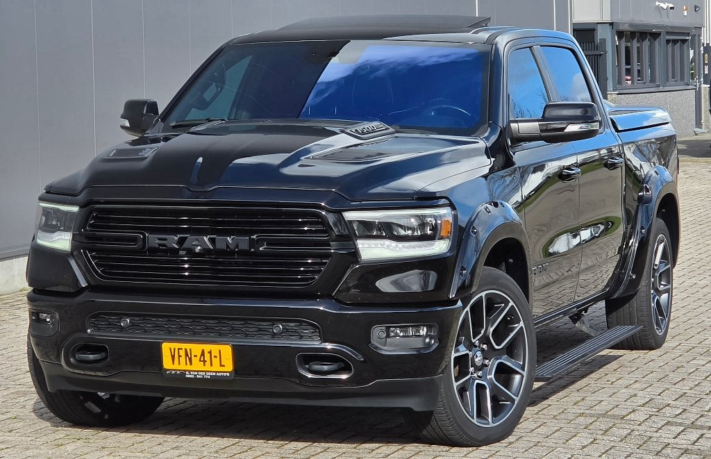 Dodge Ram 1500 5.7 V8 4x4 Crew Cab Laramie Night 2020 BREED!, Auto's, Dodge, 402 pk, Zwart, Bedrijf, Vierwielaandrijving
