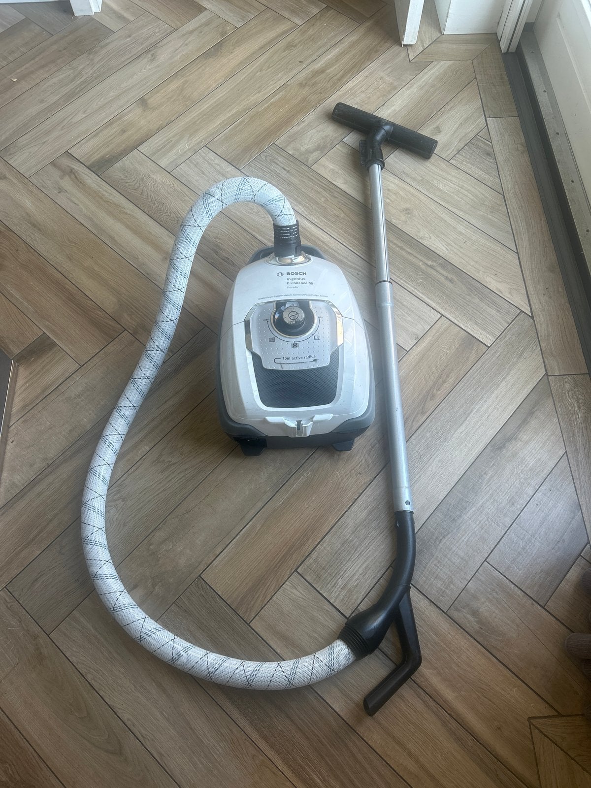Bosch In'genius ProSilence 59 PureAir Stofzuiger, Witgoed en Apparatuur, Gebruikt, Bosch, Sledestofzuiger, Minder dan 1200 watt