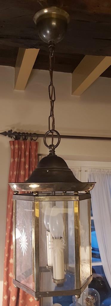 Oude hanglamp met geslepen glazen panelen, Ophalen