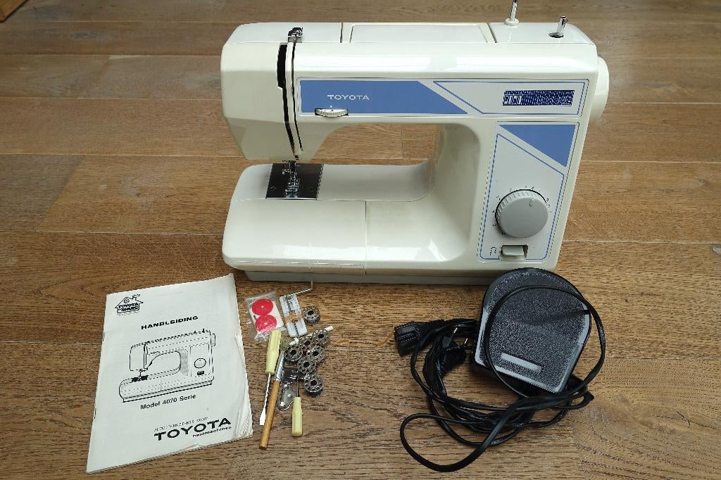 TK: Toyota naaimachine model 4070 Serie, Ophalen, Gebruikt, Naaimachine, Overige merken