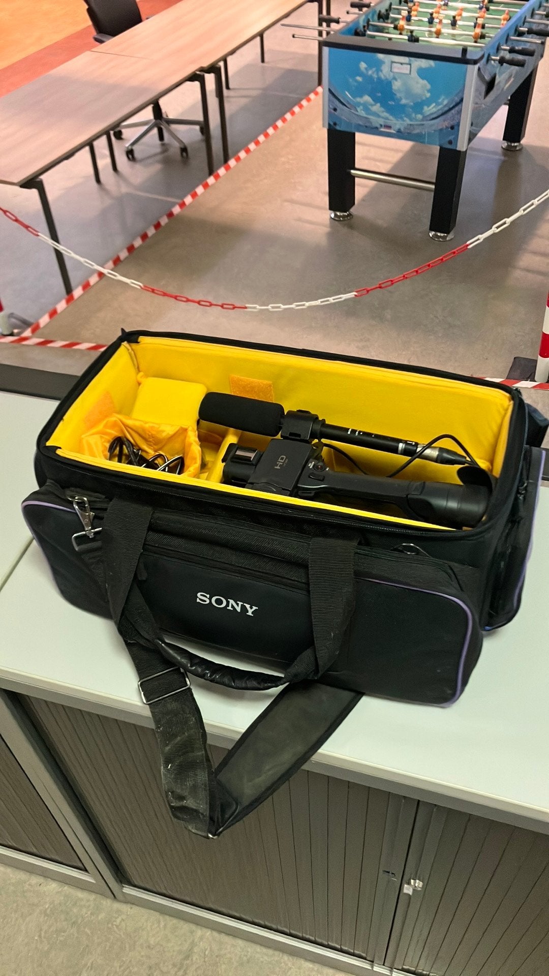 Sony Handicam HDR-AX2000, Ophalen, 20x of meer, Zo goed als nieuw, Full HD