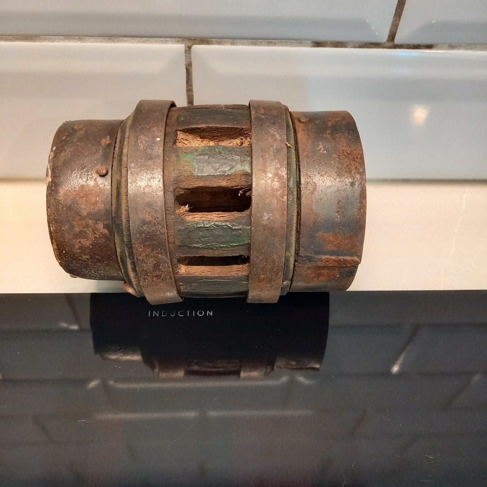Antieke houten wielnaaf / wagenwiel as, Ophalen