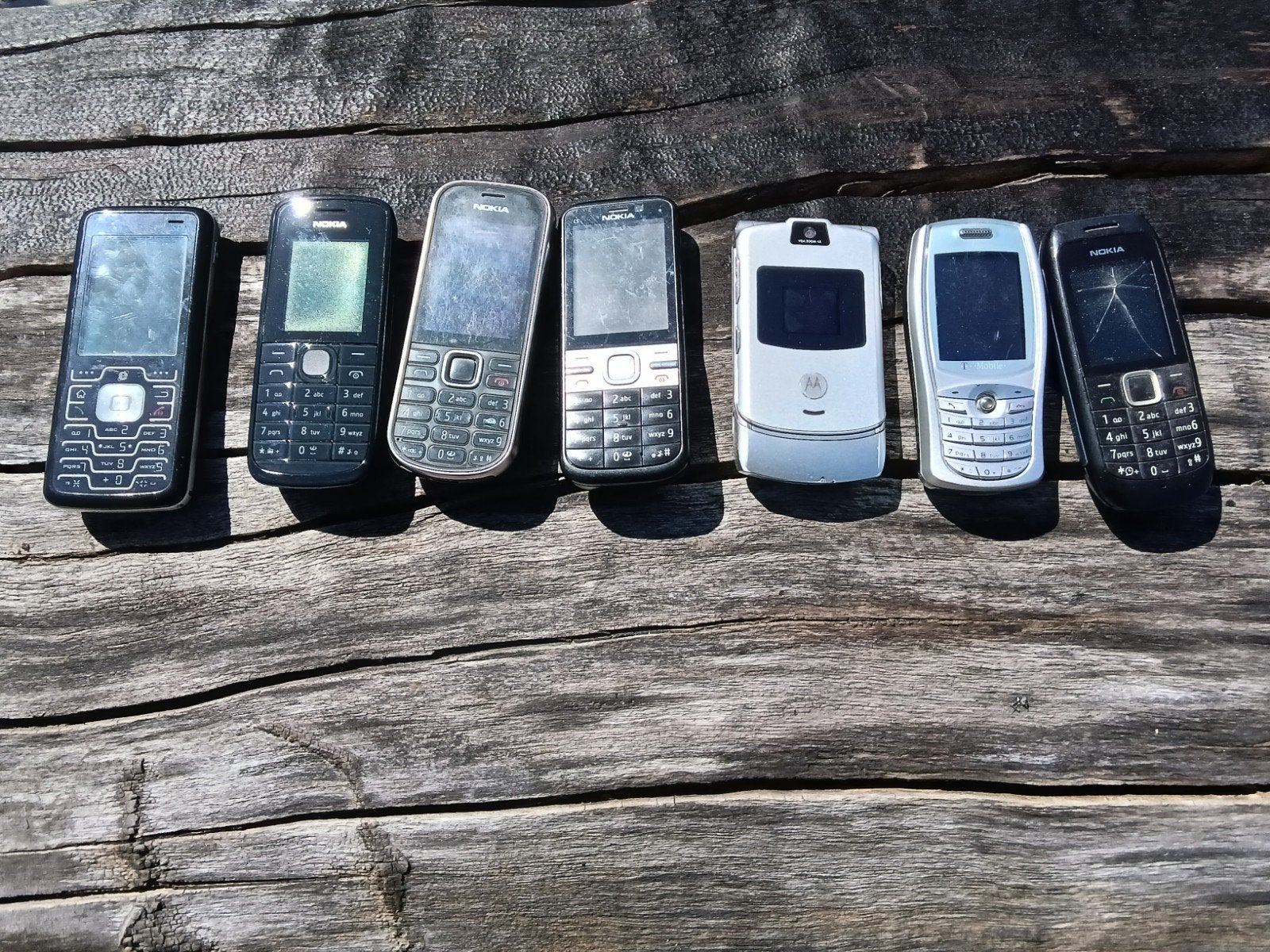 Mobieltjes met oplader, Telecommunicatie, Mobiele telefoons | Overige merken, Ophalen, Geen camera