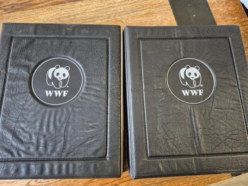 2 boeken WWF (duits) in nette mappen, Postzegels en Munten, Postzegels | Volle albums en Verzamelingen, Ophalen of Verzenden
