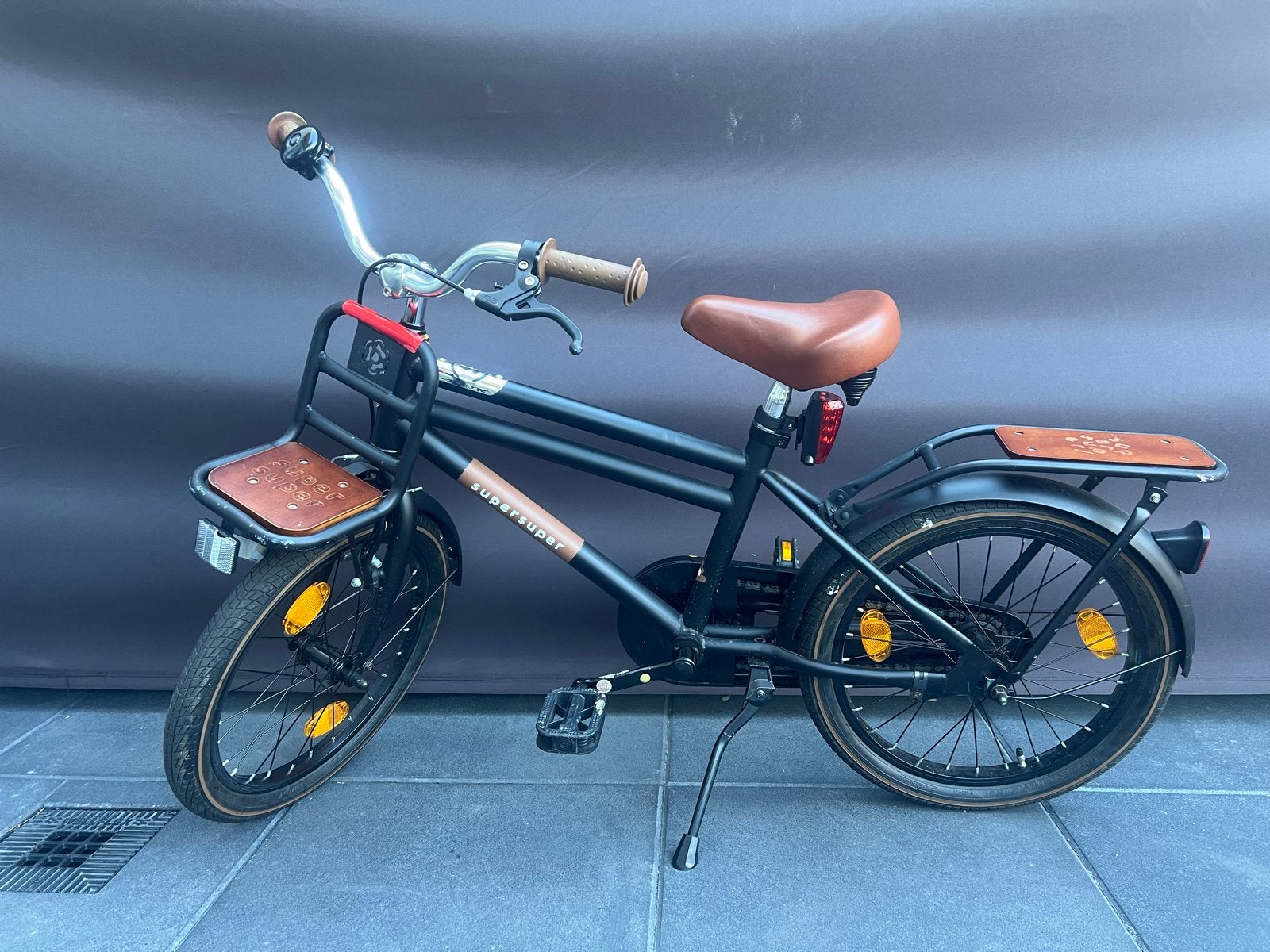 SuperSuper Kinderfiets 18 inch met voordrager en bagagedrage, Fietsen en Brommers, Fietsen | Kinderfietsjes, Ophalen, Zo goed als nieuw