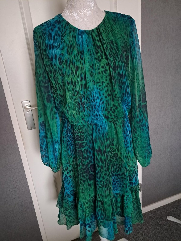 Jurk Label dot kleur : Groen Maat: 42 NIEUWPRIJS €160,-, Kleding | Dames, Maat 42/44 (L), Nieuw, Ophalen of Verzenden, Label dot