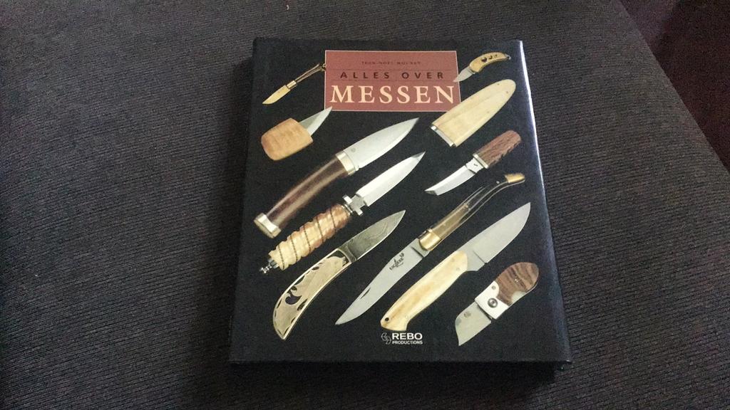 Mouret - Alles over messen, Ophalen of Verzenden, Zo goed als nieuw, Mouret