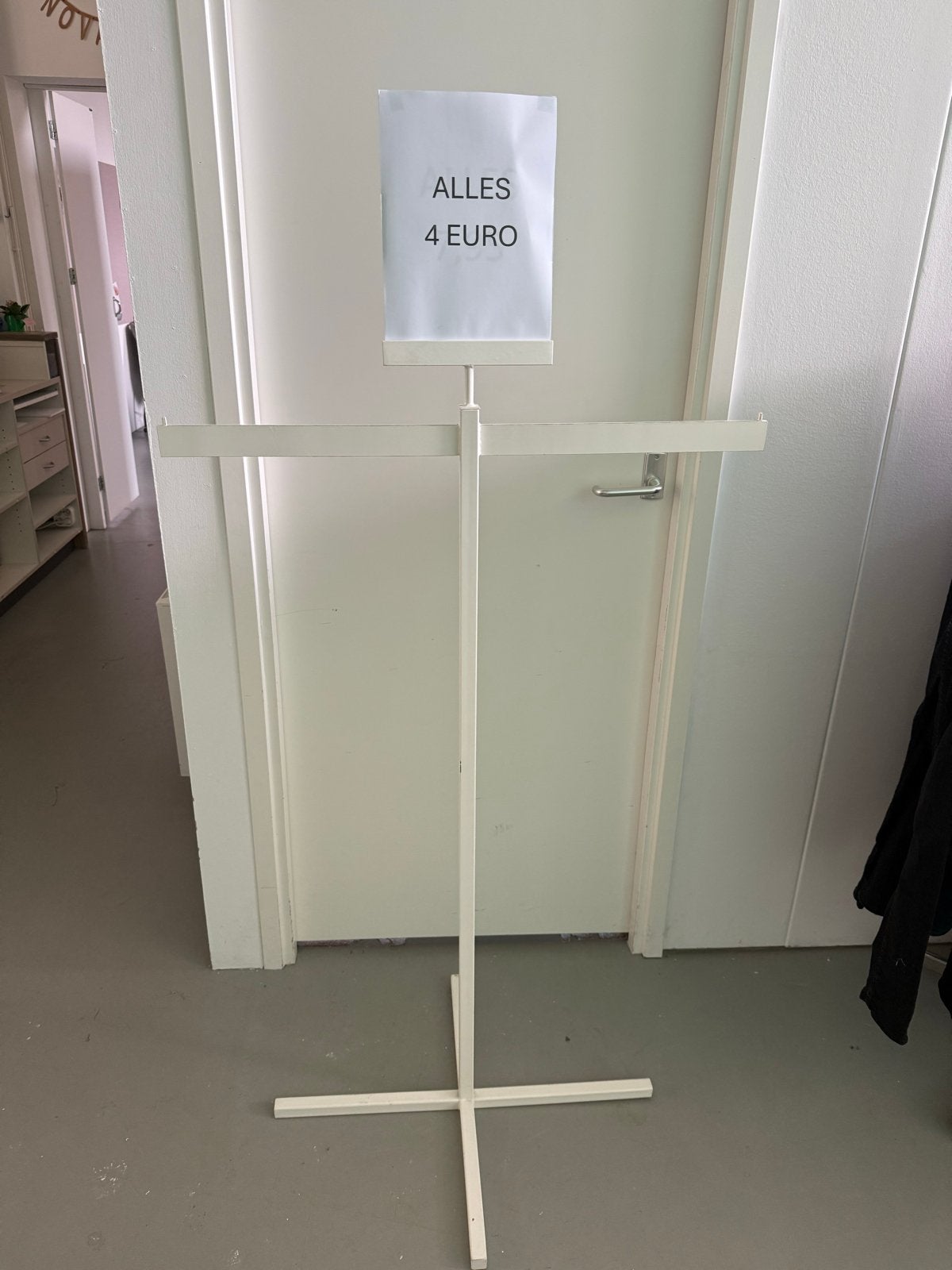 Wit kledingrek met display voor aanbiedingen, Ophalen of Verzenden, Gebruikt