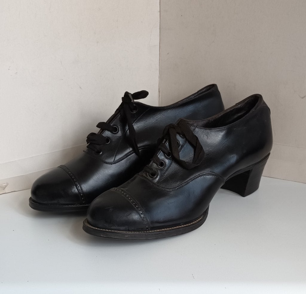 Antieke Victoriaanse damesschoentjes met hakje kleur zwart, Ophalen of Verzenden, Dames