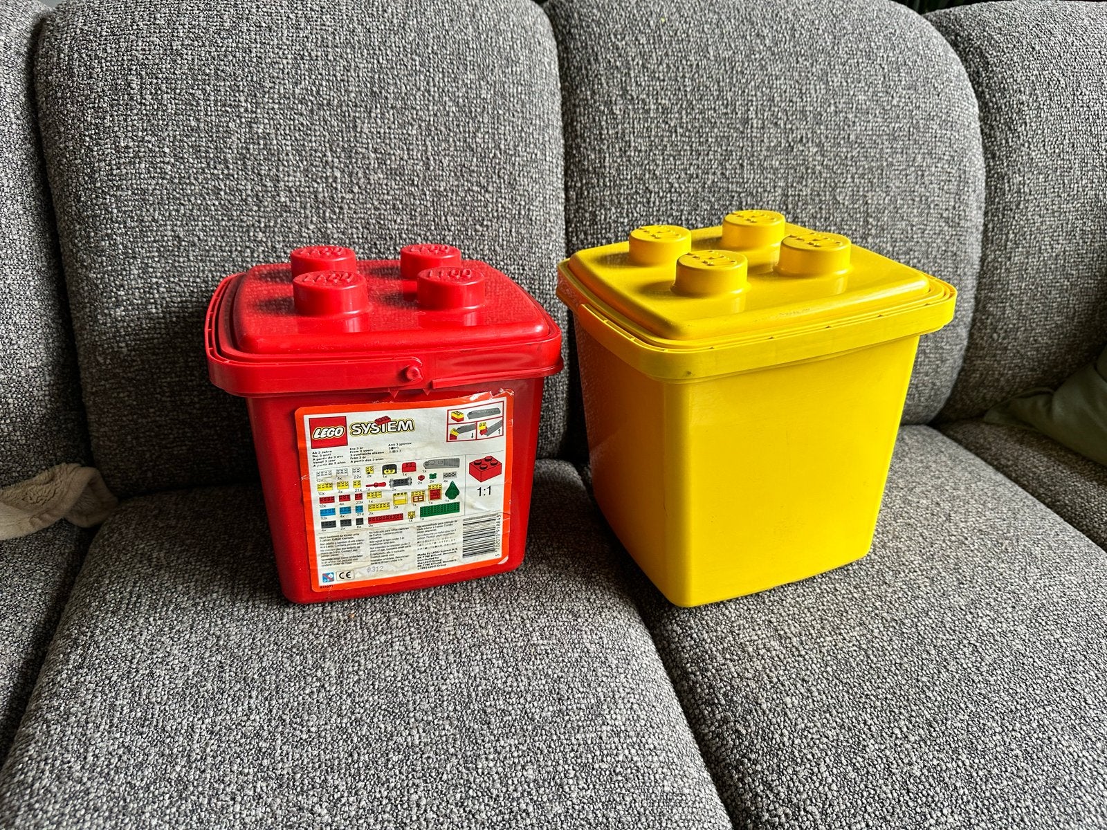 Lego en Duplo opbergdozen - rood en geel vintage, Kinderen en Baby's, Speelgoed | Duplo en Lego, Ophalen, Gebruikt, Overige typen